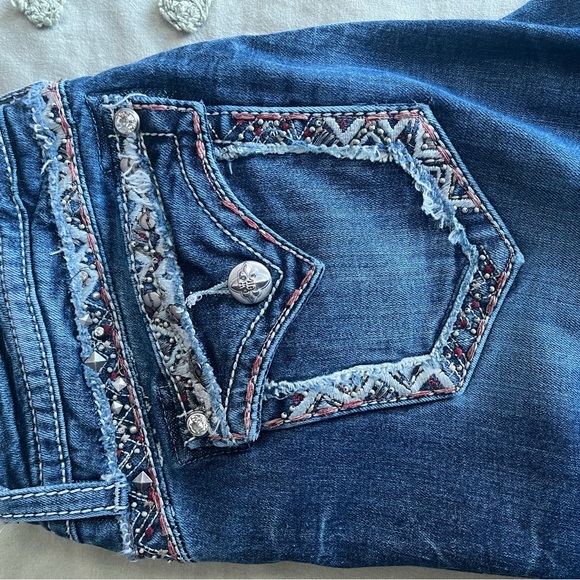 MissMe Jeans
Size 29
33.5 inch inseam
Good condition - Picture 6 of 7